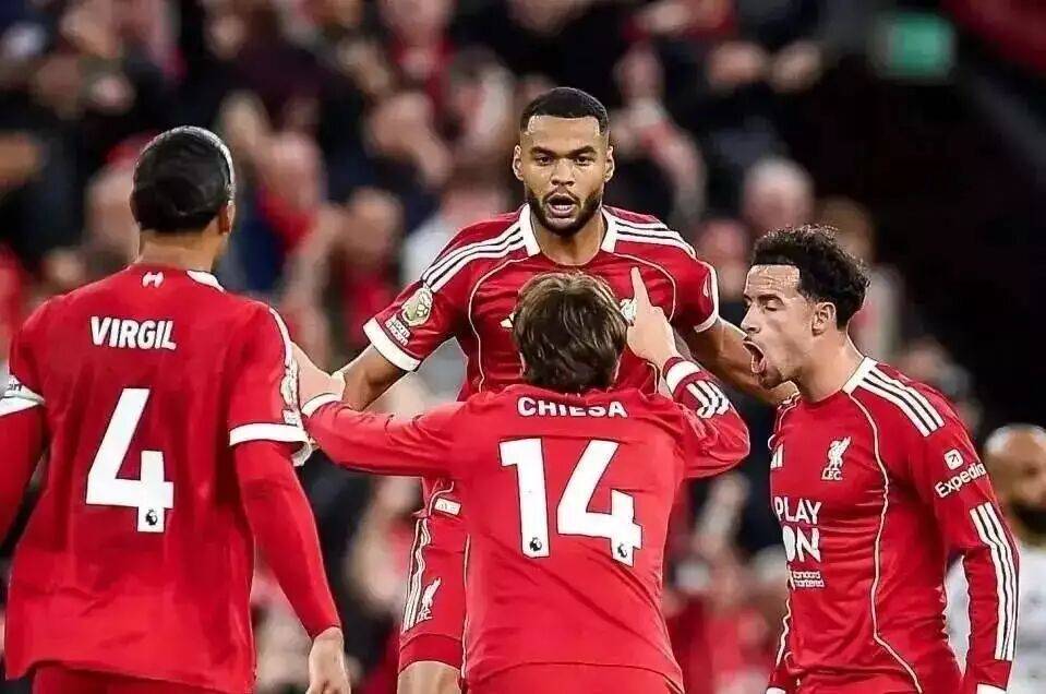 利物浦迎荷甲关键赛，集结日战术微调，赛场秩序良好，赛程密集仍需轮换(利物浦vs曼联比分预测)