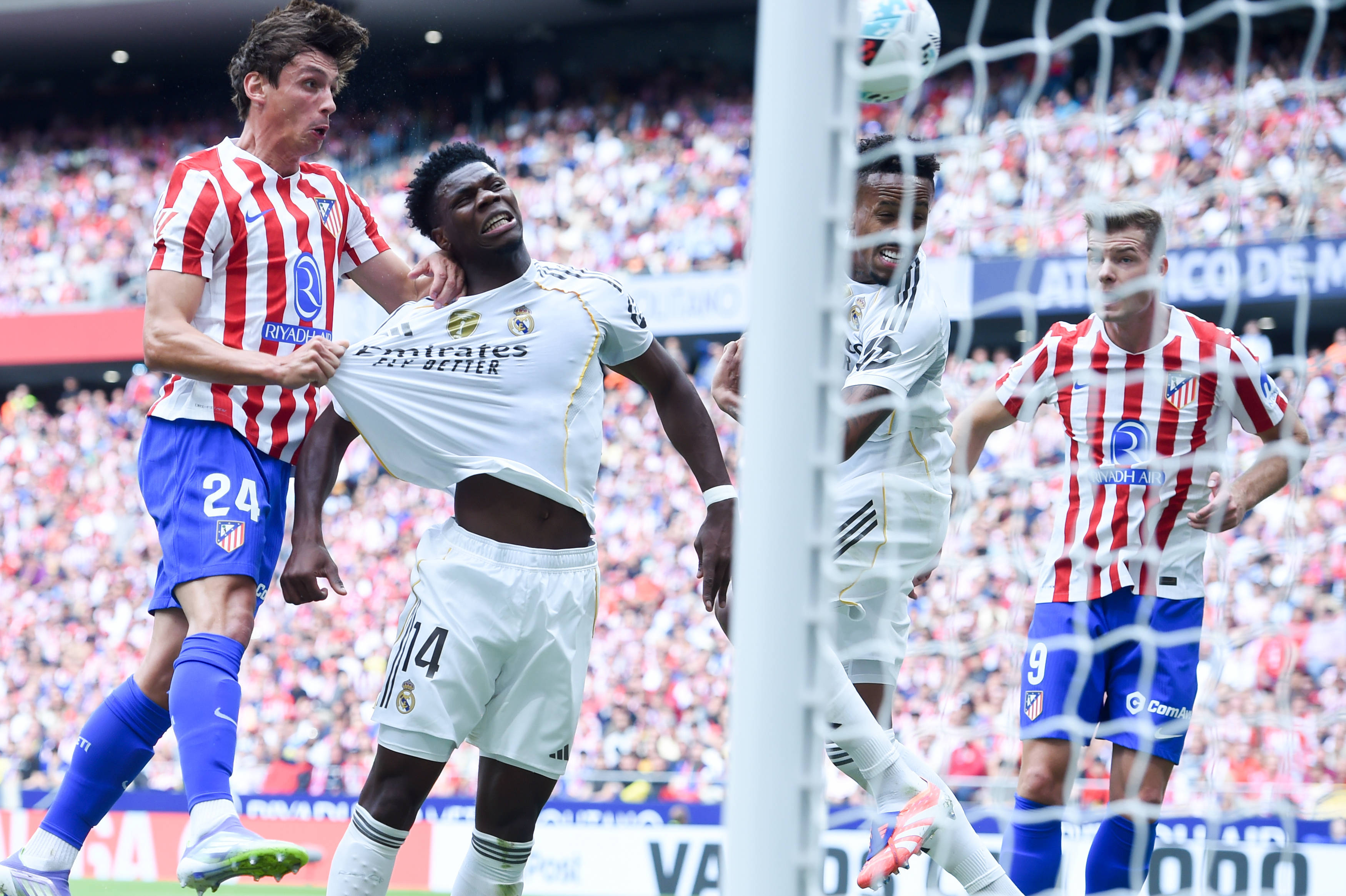 国际比赛日西甲焦点战，门兴格拉德巴赫再遭质疑，赛场秩序良好，团队化学反应显著(让德甲升班马8场不败)